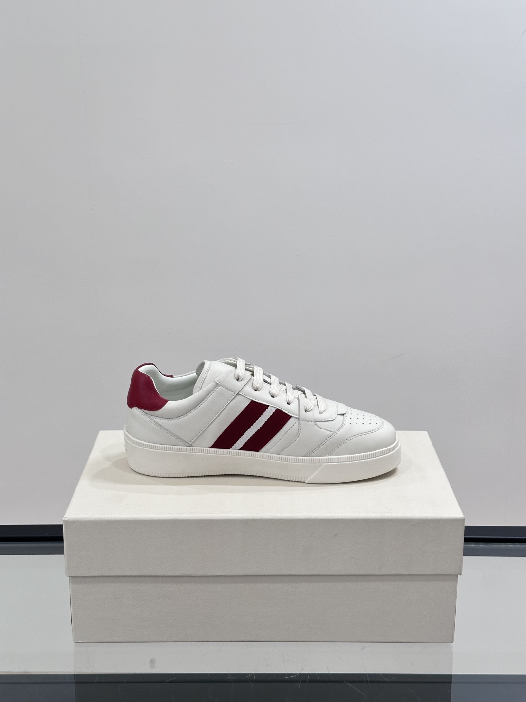 BALLY🇨🇭经典款男士休闲鞋👟，侧面织带的logo其实是Bally经典标志
经典 高级 又不会过分高调