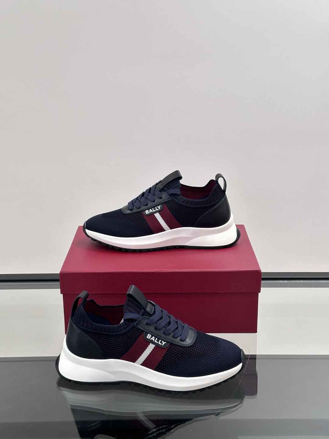 BALLY25夏季巴利家最新款的男士休闲运动鞋👟，巴利经典红白红，经典配色。黑红简约大气 ，采用进口飞织