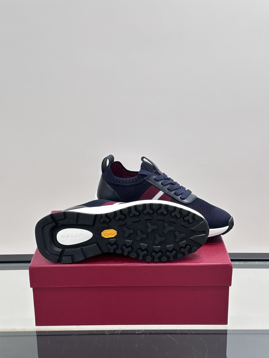 BALLY25夏季巴利家最新款的男士休闲运动鞋👟，巴利经典红白红，经典配色。黑红简约大气 ，采用进口飞织