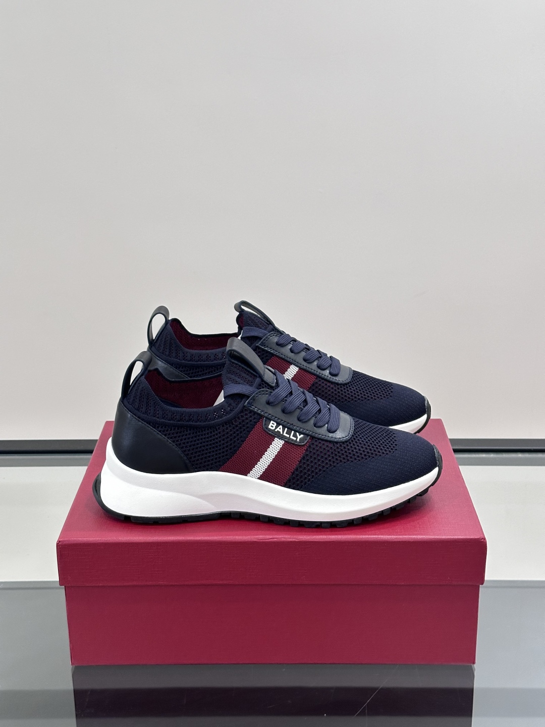BALLY25夏季巴利家最新款的男士休闲运动鞋👟，巴利经典红白红，经典配色。黑红简约大气 ，采用进口飞织