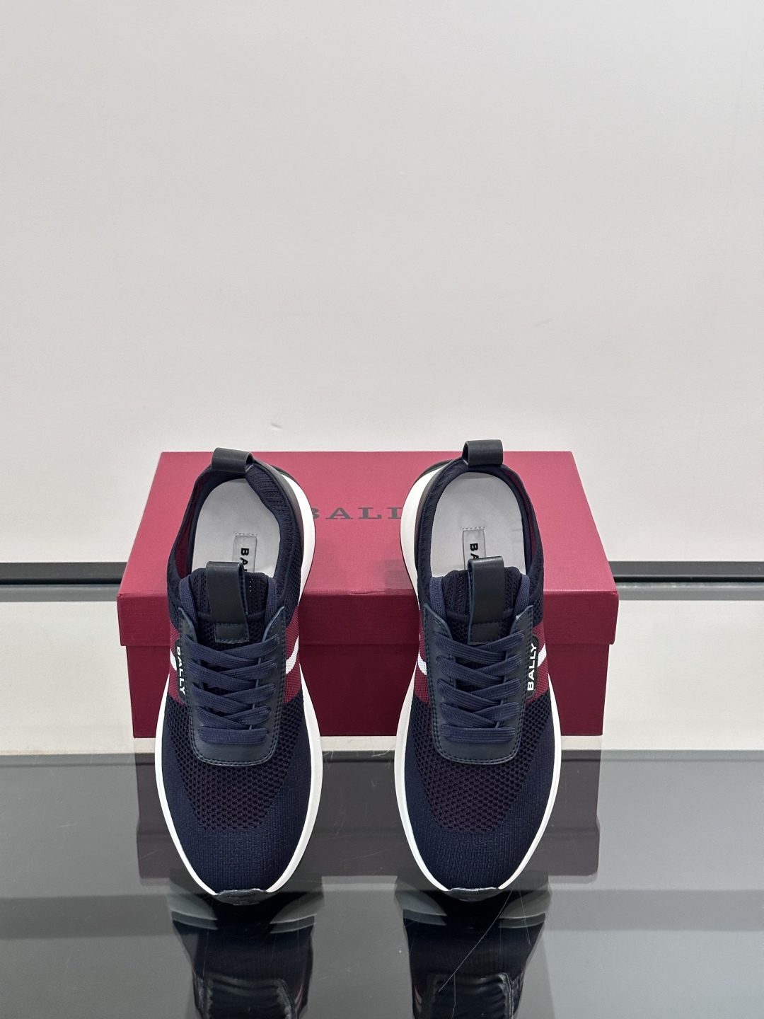 BALLY25夏季巴利家最新款的男士休闲运动鞋👟，巴利经典红白红，经典配色。黑红简约大气 ，采用进口飞织
