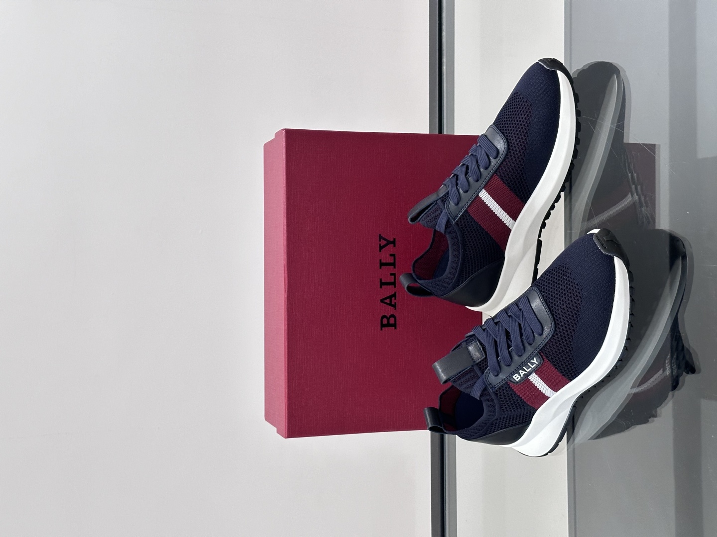 BALLY25夏季巴利家最新款的男士休闲运动鞋👟，巴利经典红白红，经典配色。黑红简约大气 ，采用进口飞织