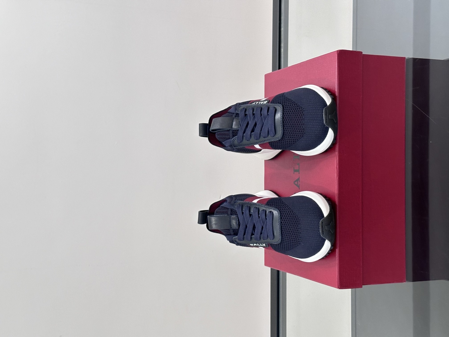 BALLY25夏季巴利家最新款的男士休闲运动鞋👟，巴利经典红白红，经典配色。黑红简约大气 ，采用进口飞织