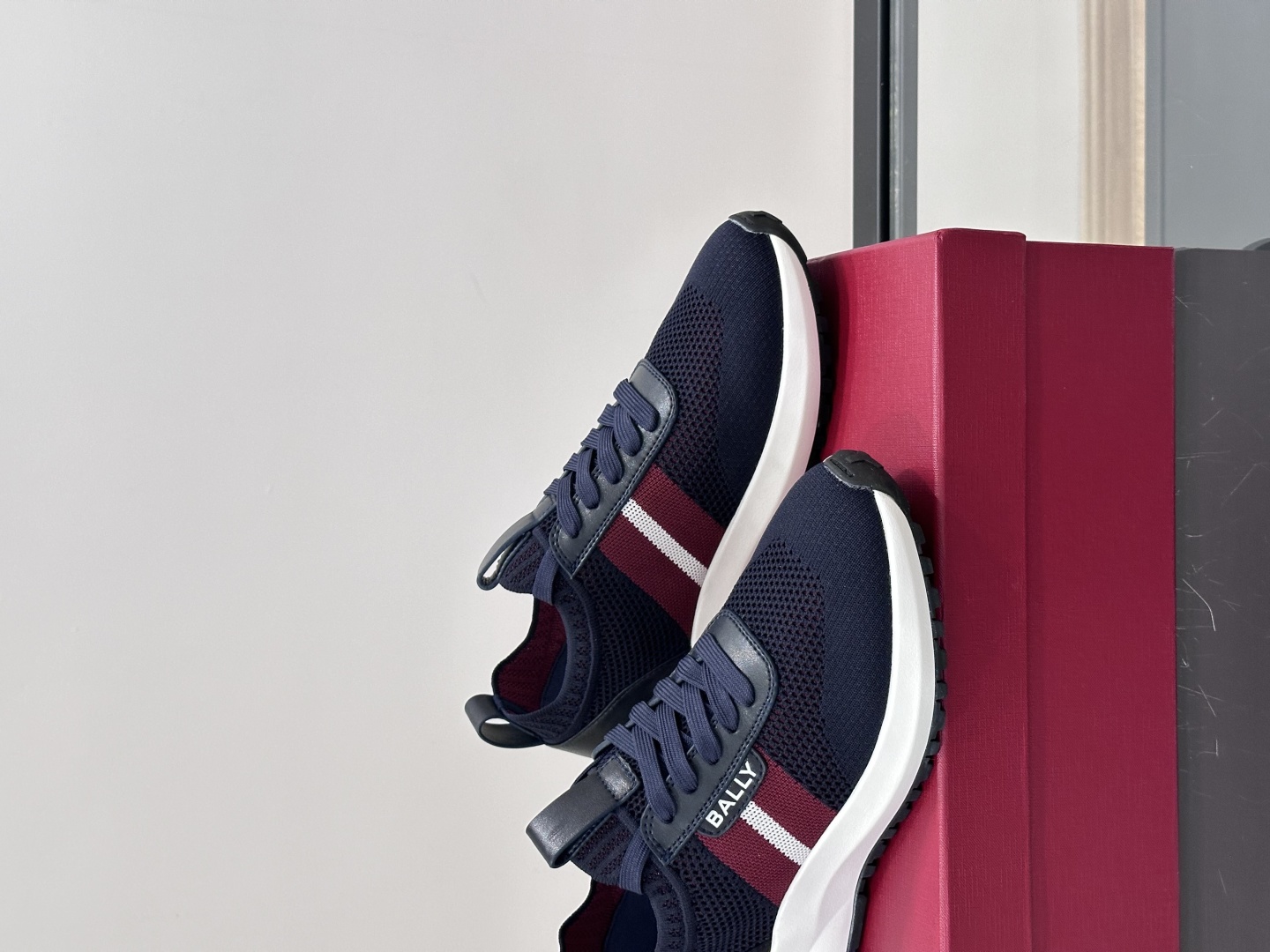 BALLY25夏季巴利家最新款的男士休闲运动鞋👟，巴利经典红白红，经典配色。黑红简约大气 ，采用进口飞织