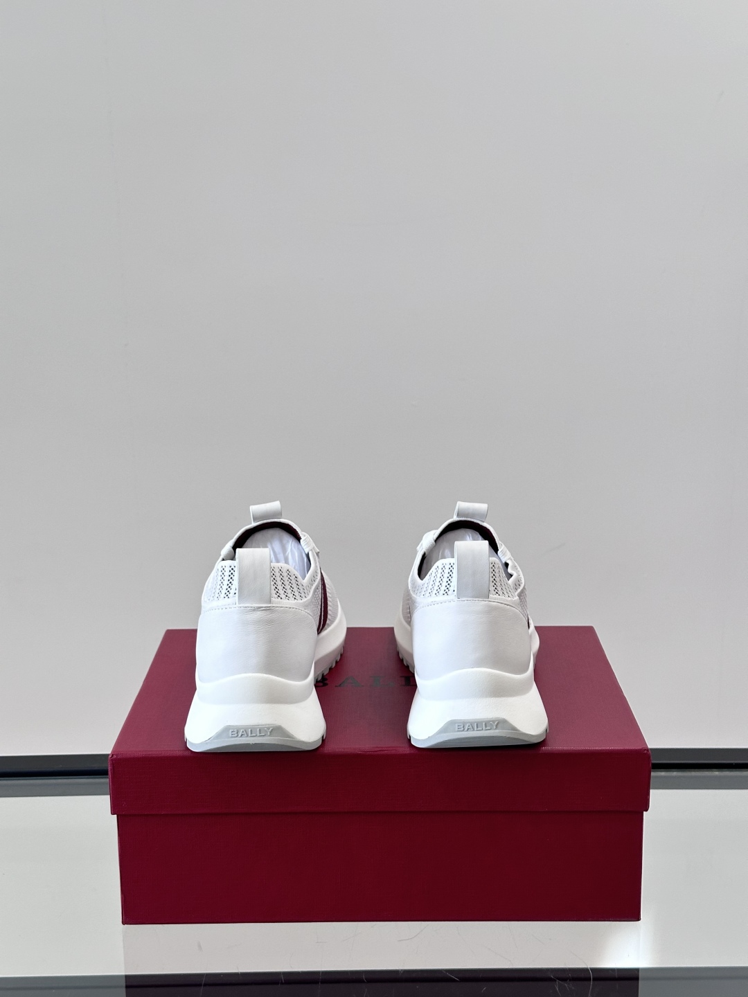 BALLY25夏季巴利家最新款的男士休闲运动鞋👟，巴利经典红白红，经典配色。黑红简约大气 ，采用进口飞织