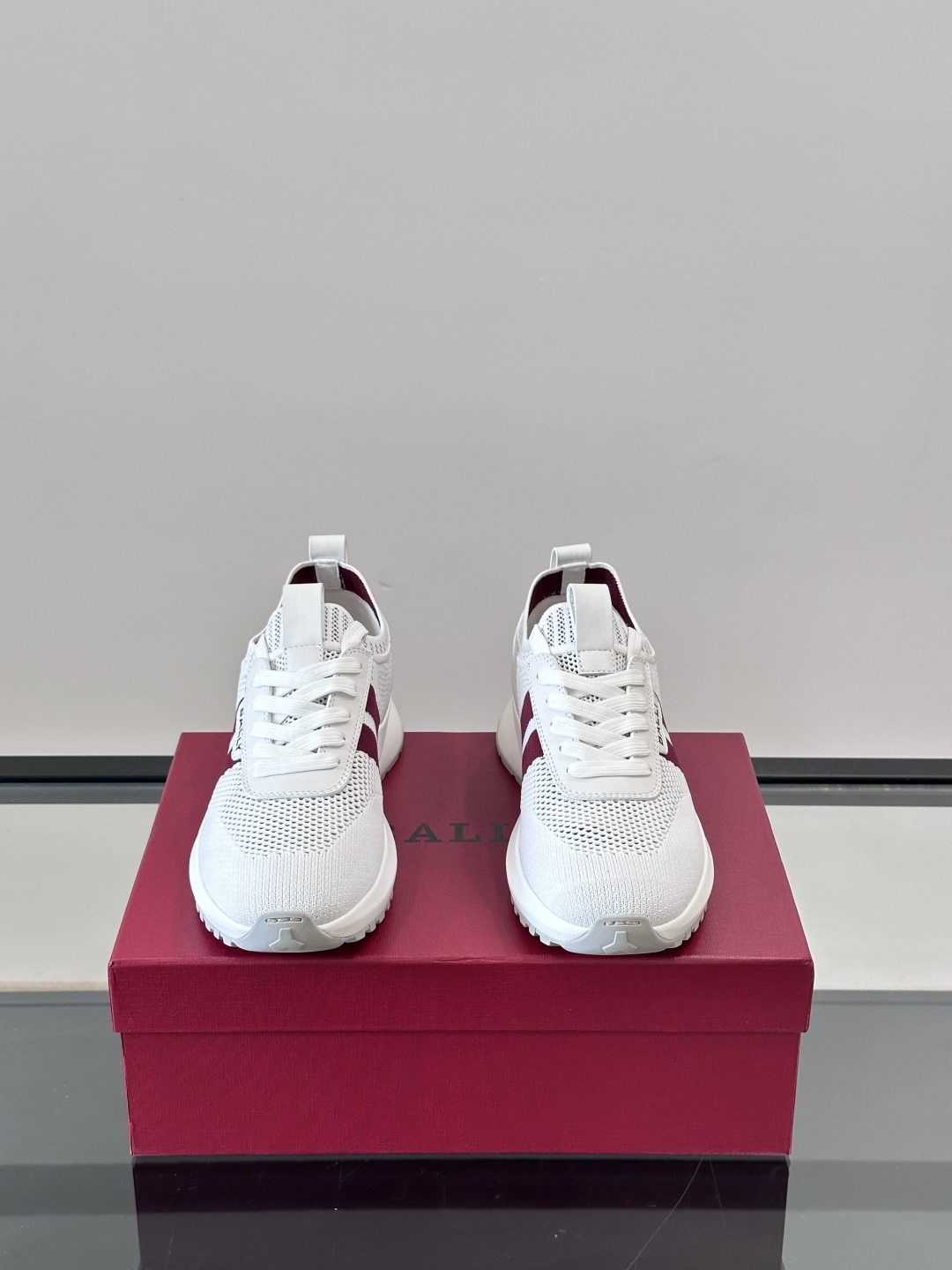 BALLY25夏季巴利家最新款的男士休闲运动鞋👟，巴利经典红白红，经典配色。黑红简约大气 ，采用进口飞织