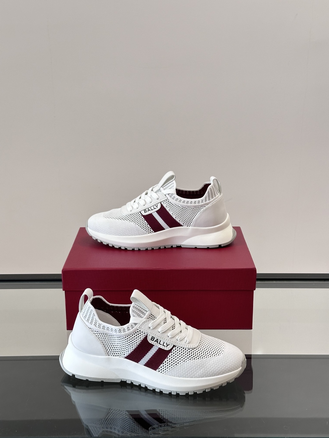BALLY25夏季巴利家最新款的男士休闲运动鞋👟，巴利经典红白红，经典配色。黑红简约大气 ，采用进口飞织