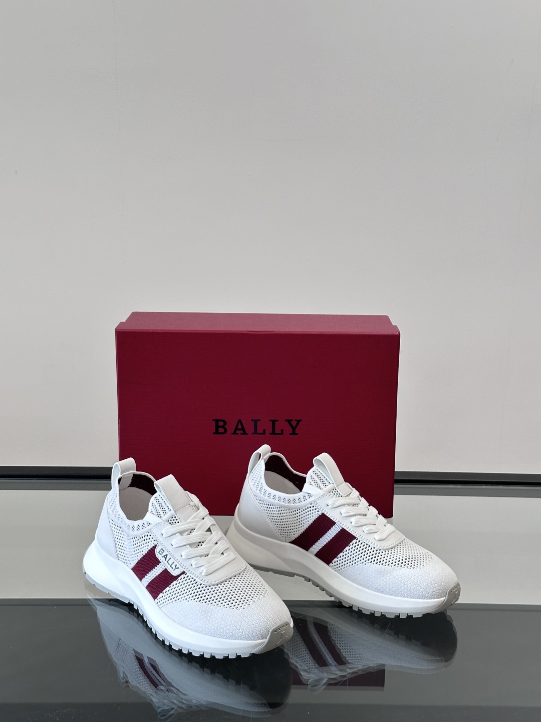 BALLY25夏季巴利家最新款的男士休闲运动鞋👟，巴利经典红白红，经典配色。黑红简约大气 ，采用进口飞织