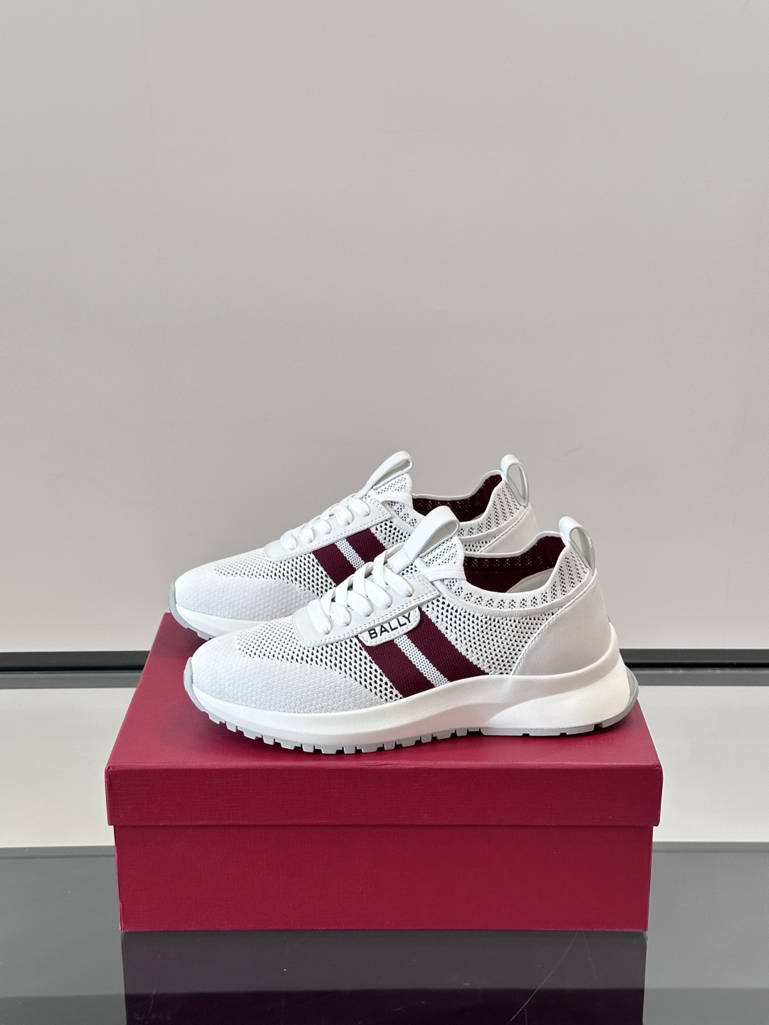 BALLY25夏季巴利家最新款的男士休闲运动鞋👟，巴利经典红白红，经典配色。黑红简约大气 ，采用进口飞织
