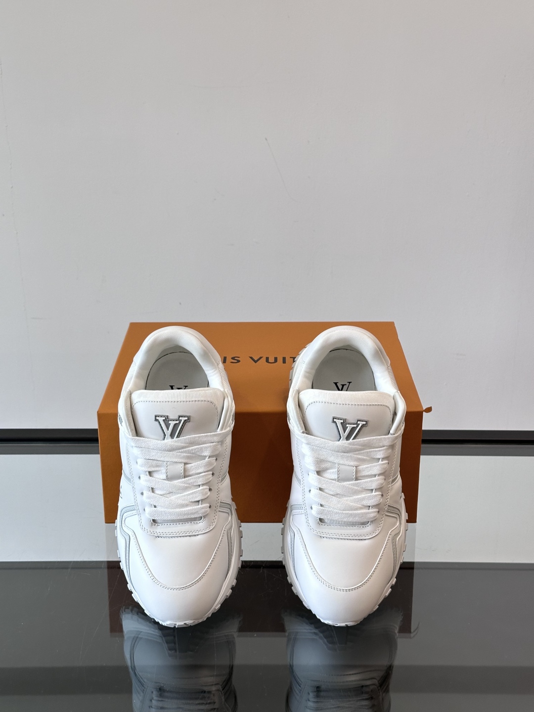 LV▪️▪️Run Away Maxi 情侣款👫运动鞋初次亮相于 2025 早秋系列，以大号版本延续 R