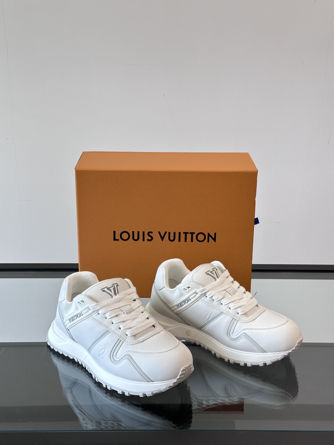 LV▪️▪️Run Away Maxi 情侣款👫运动鞋初次亮相于 2025 早秋系列，以大号版本延续 R