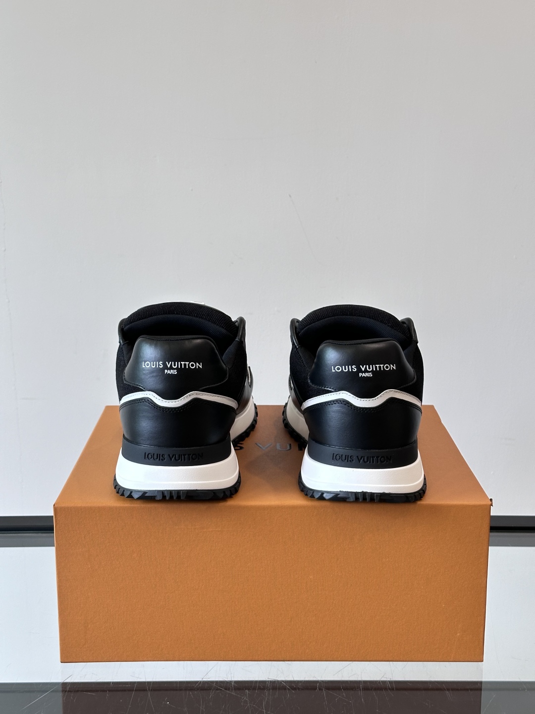LV▪️▪️Run Away Maxi 情侣款👫运动鞋初次亮相于 2025 早秋系列，以大号版本延续 R