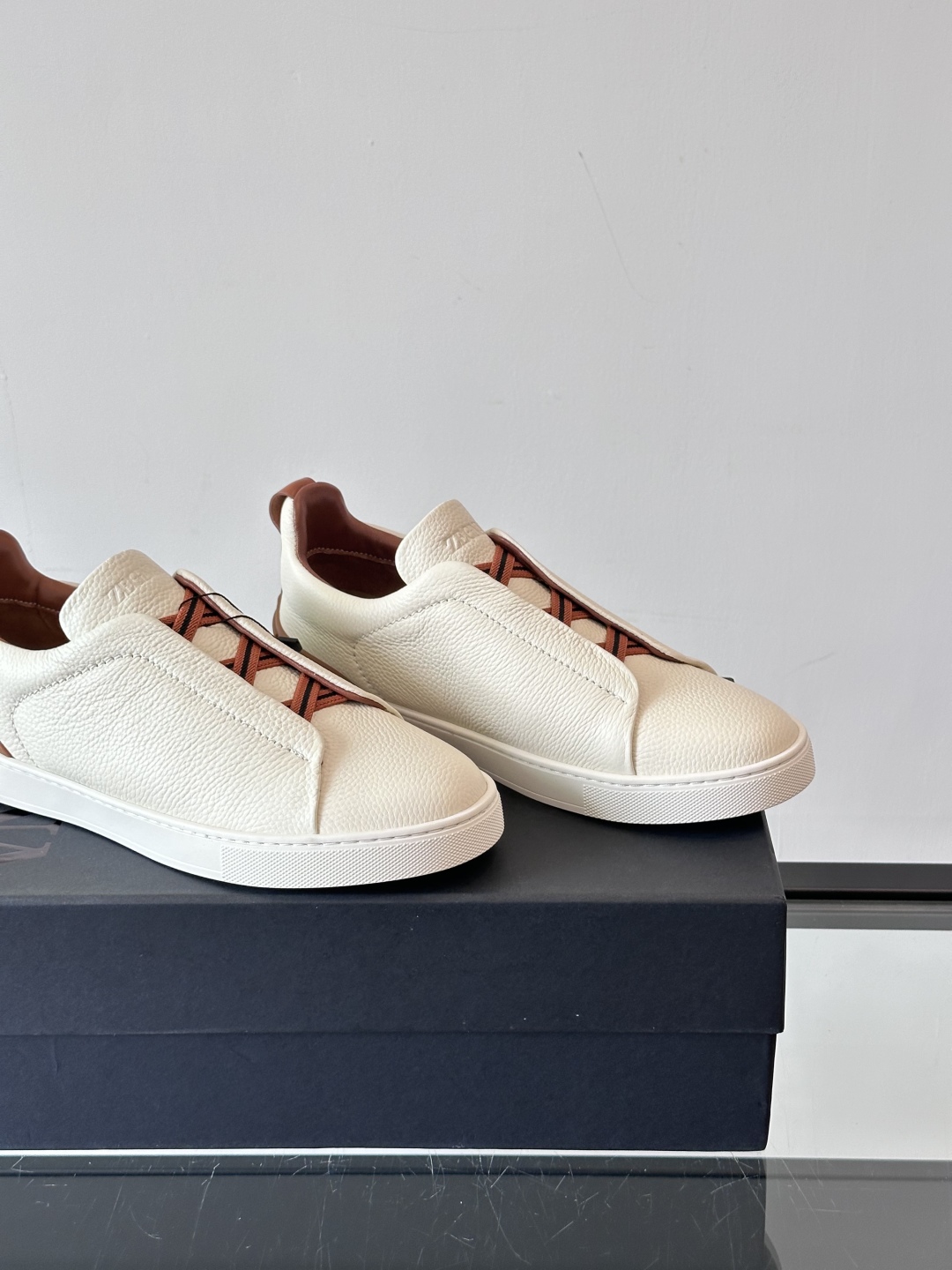 ZEGNA/杰尼亚 新款男士低帮皮革运动鞋，选用进口牛皮打造，丰富的工艺细节，鞋底骆马皮革嵌饰和品牌压纹