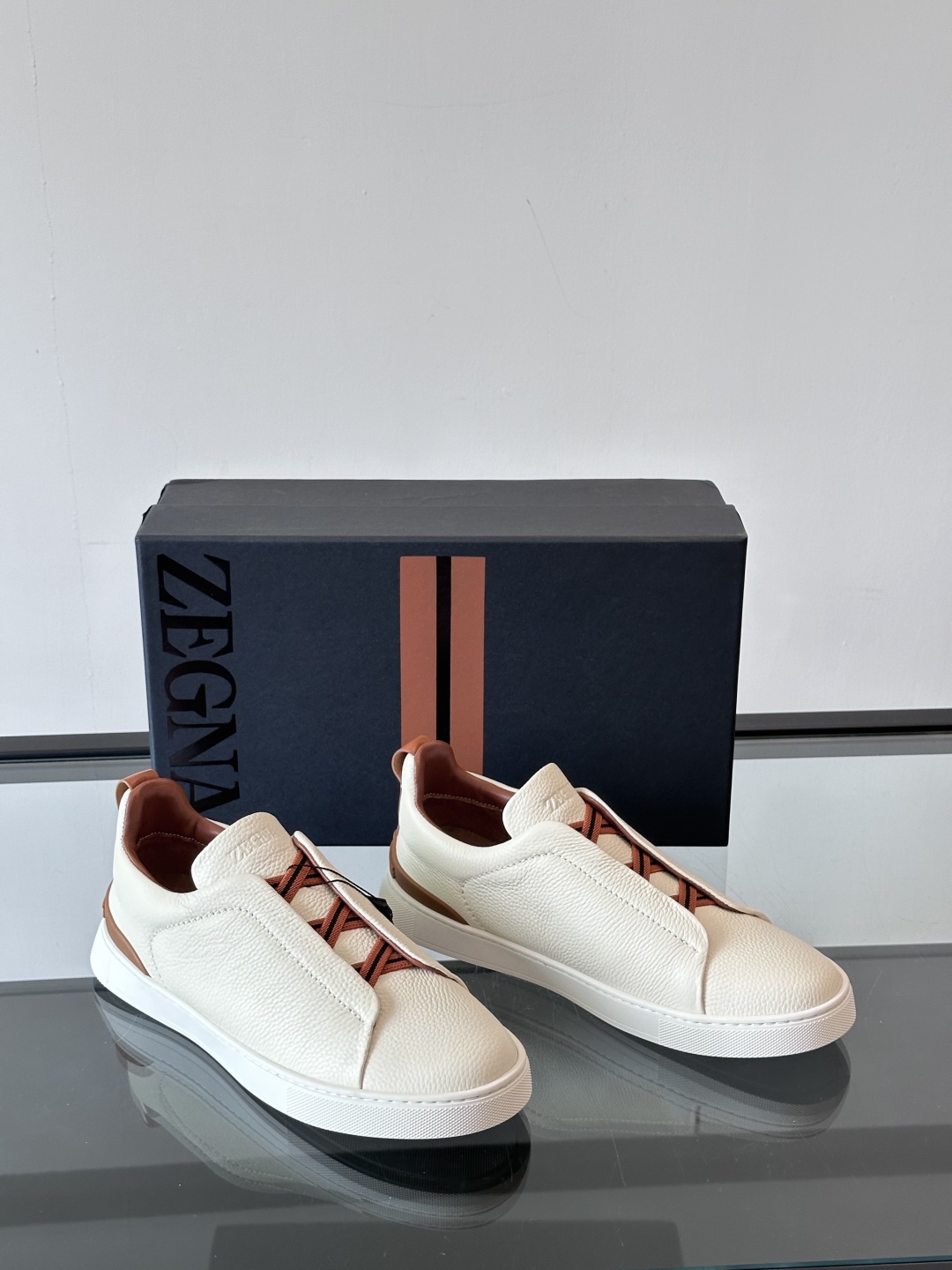 ZEGNA/杰尼亚 新款男士低帮皮革运动鞋，选用进口牛皮打造，丰富的工艺细节，鞋底骆马皮革嵌饰和品牌压纹