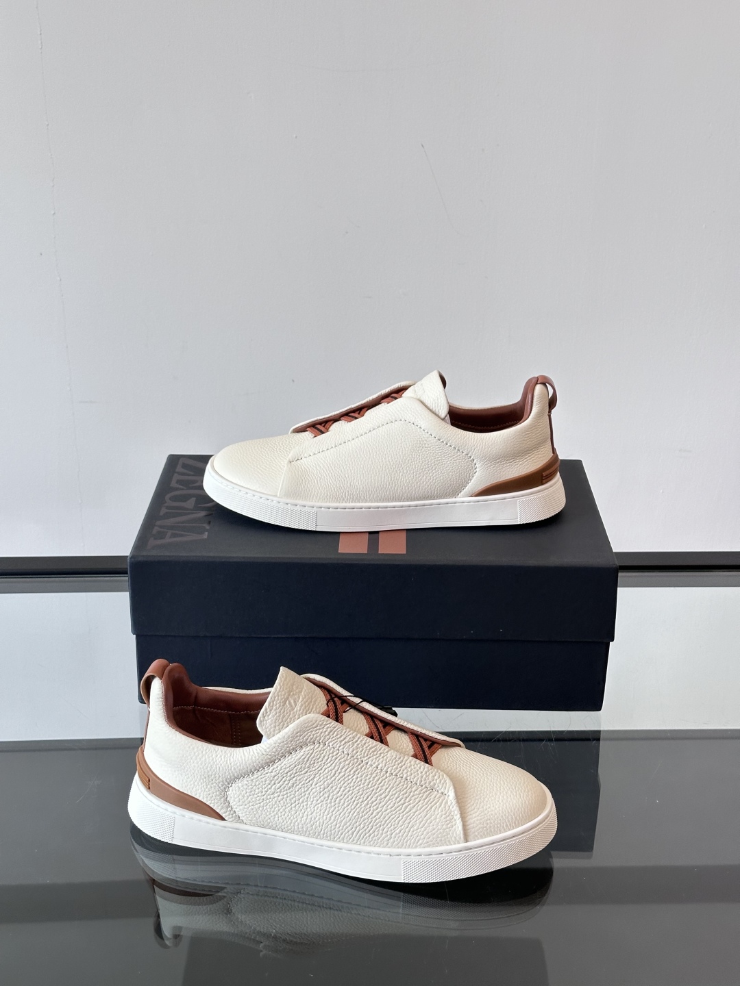 ZEGNA/杰尼亚 新款男士低帮皮革运动鞋，选用进口牛皮打造，丰富的工艺细节，鞋底骆马皮革嵌饰和品牌压纹