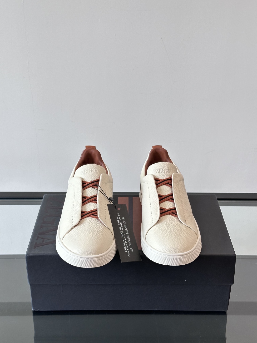 ZEGNA/杰尼亚 新款男士低帮皮革运动鞋，选用进口牛皮打造，丰富的工艺细节，鞋底骆马皮革嵌饰和品牌压纹