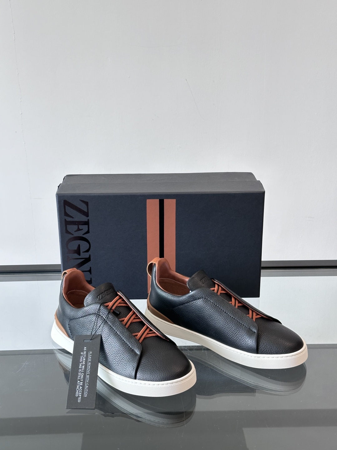 ZEGNA/杰尼亚 新款男士低帮皮革运动鞋，选用进口牛皮打造，丰富的工艺细节，鞋底骆马皮革嵌饰和品牌压纹