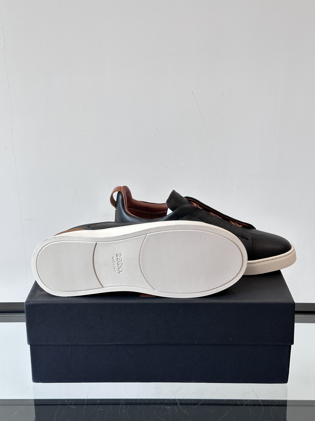 ZEGNA/杰尼亚 新款男士低帮皮革运动鞋，选用进口牛皮打造，丰富的工艺细节，鞋底骆马皮革嵌饰和品牌压纹