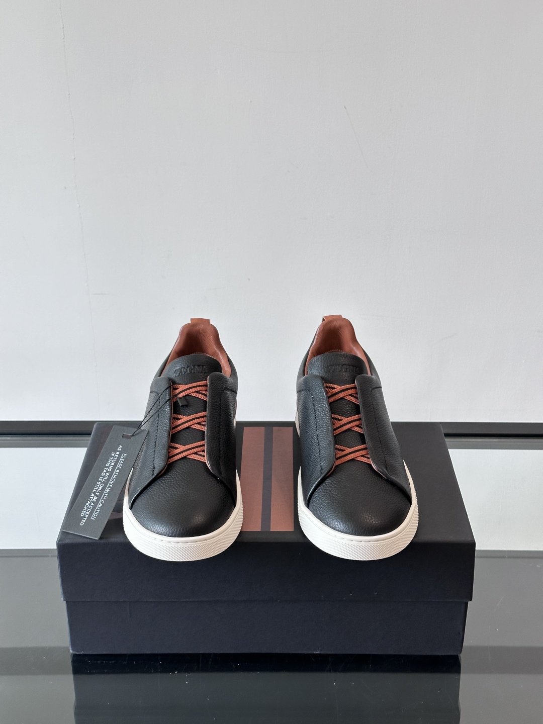 ZEGNA/杰尼亚 新款男士低帮皮革运动鞋，选用进口牛皮打造，丰富的工艺细节，鞋底骆马皮革嵌饰和品牌压纹