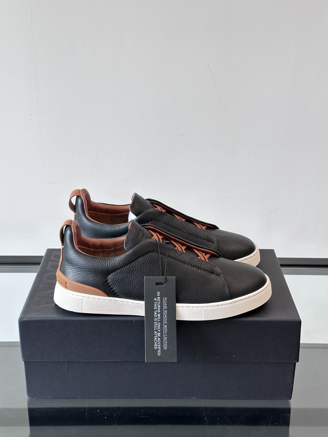 ZEGNA/杰尼亚 新款男士低帮皮革运动鞋，选用进口牛皮打造，丰富的工艺细节，鞋底骆马皮革嵌饰和品牌压纹