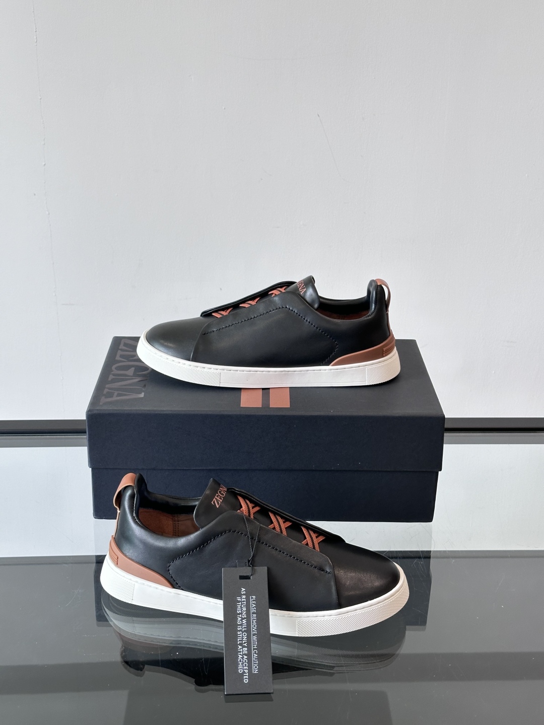 ZEGNA/杰尼亚 新款男士低帮皮革运动鞋，选用进口牛皮打造，丰富的工艺细节，鞋底骆马皮革嵌饰和品牌压纹