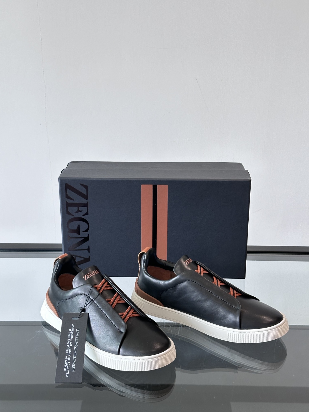 ZEGNA/杰尼亚 新款男士低帮皮革运动鞋，选用进口牛皮打造，丰富的工艺细节，鞋底骆马皮革嵌饰和品牌压纹