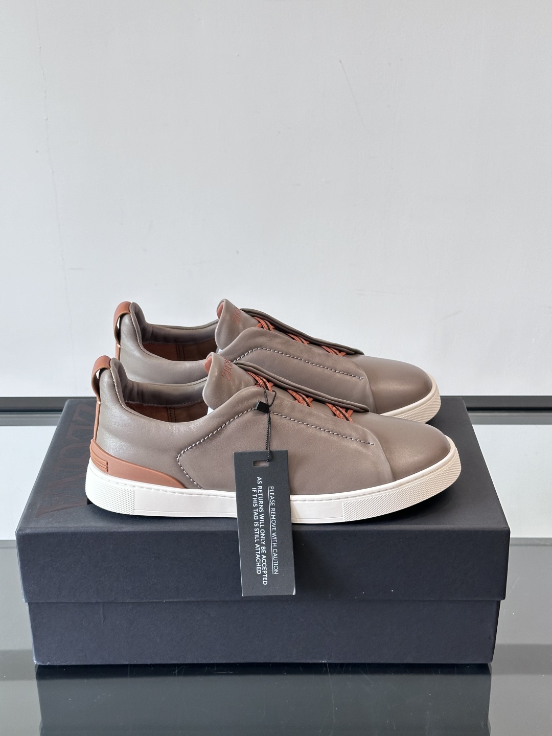 ZEGNA/杰尼亚 新款男士低帮皮革运动鞋，选用进口牛皮打造，丰富的工艺细节，鞋底骆马皮革嵌饰和品牌压纹