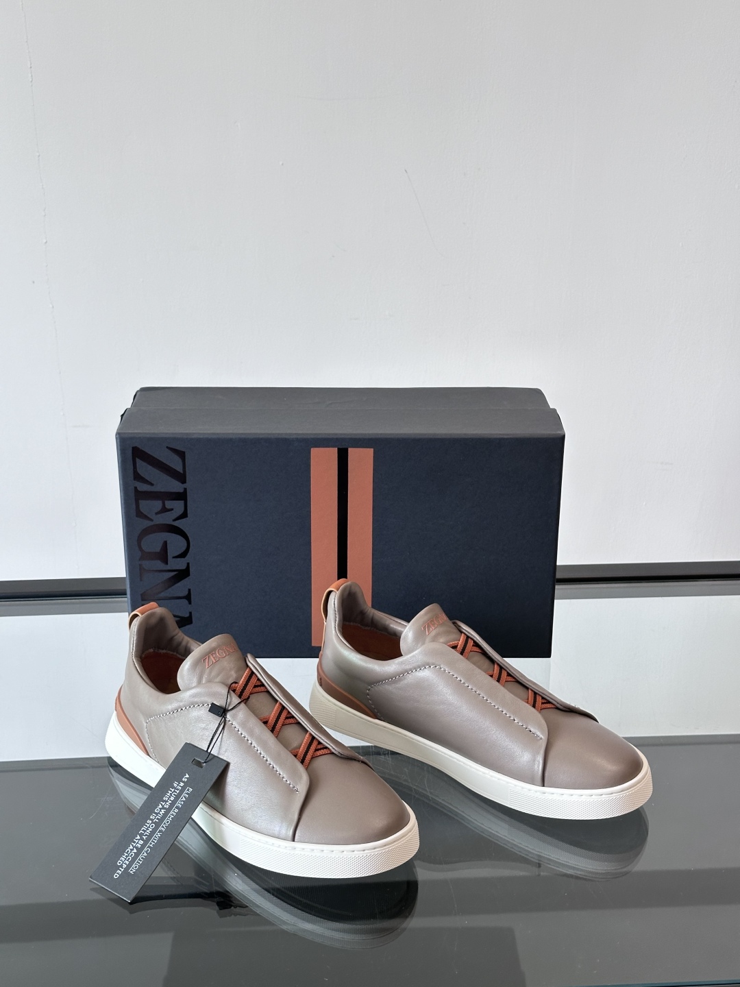ZEGNA/杰尼亚 新款男士低帮皮革运动鞋，选用进口牛皮打造，丰富的工艺细节，鞋底骆马皮革嵌饰和品牌压纹