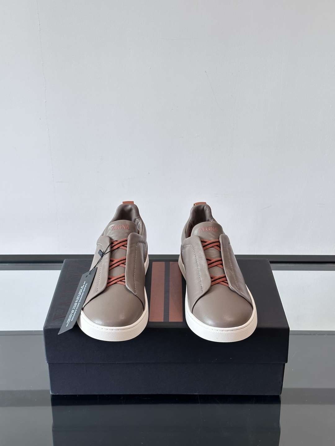ZEGNA/杰尼亚 新款男士低帮皮革运动鞋，选用进口牛皮打造，丰富的工艺细节，鞋底骆马皮革嵌饰和品牌压纹