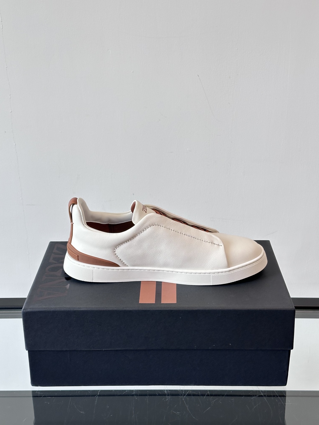 ZEGNA/杰尼亚 新款男士低帮皮革运动鞋，选用进口牛皮打造，丰富的工艺细节，鞋底骆马皮革嵌饰和品牌压纹