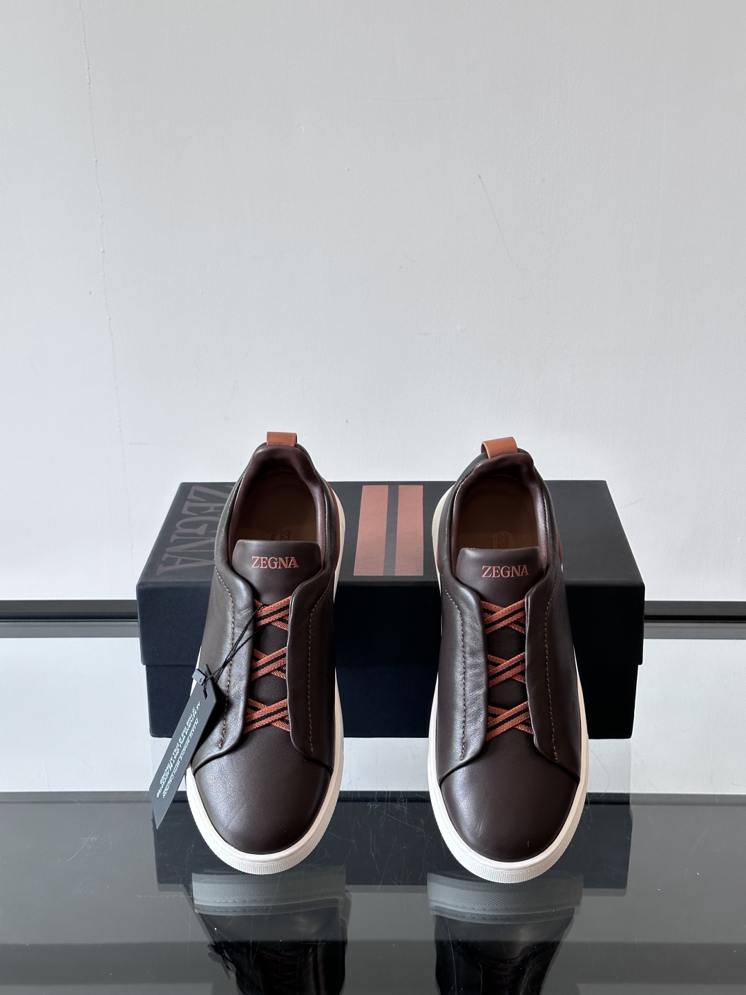 ZEGNA/杰尼亚 新款男士低帮皮革运动鞋，选用进口牛皮打造，丰富的工艺细节，鞋底骆马皮革嵌饰和品牌压纹