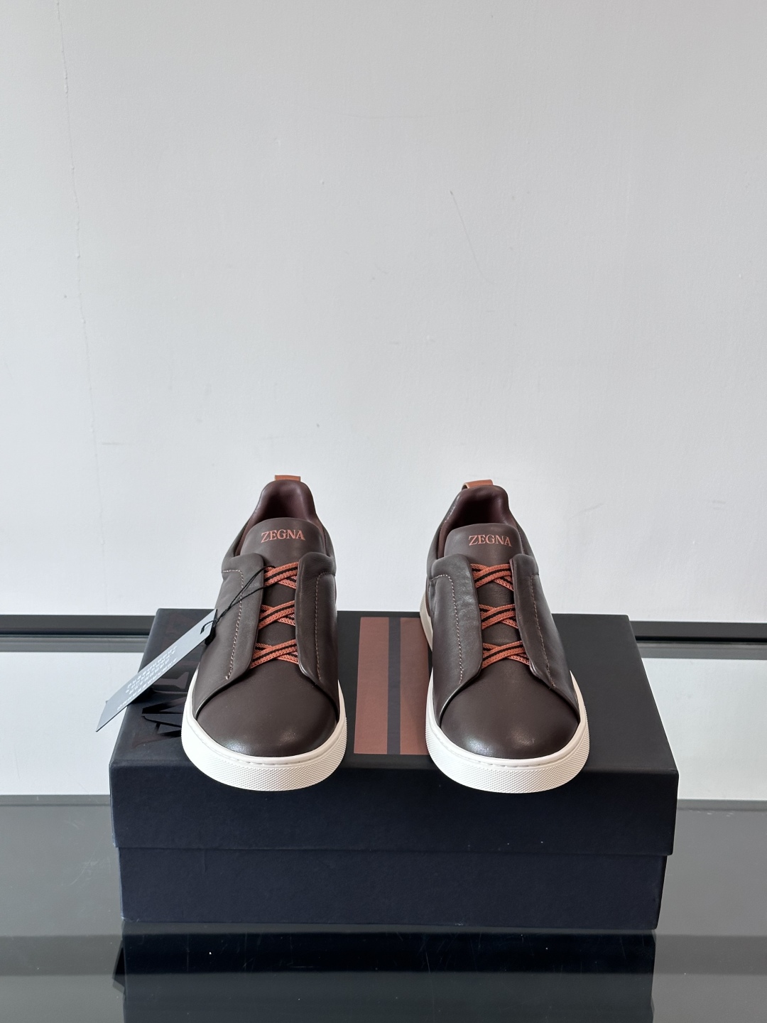 ZEGNA/杰尼亚 新款男士低帮皮革运动鞋，选用进口牛皮打造，丰富的工艺细节，鞋底骆马皮革嵌饰和品牌压纹