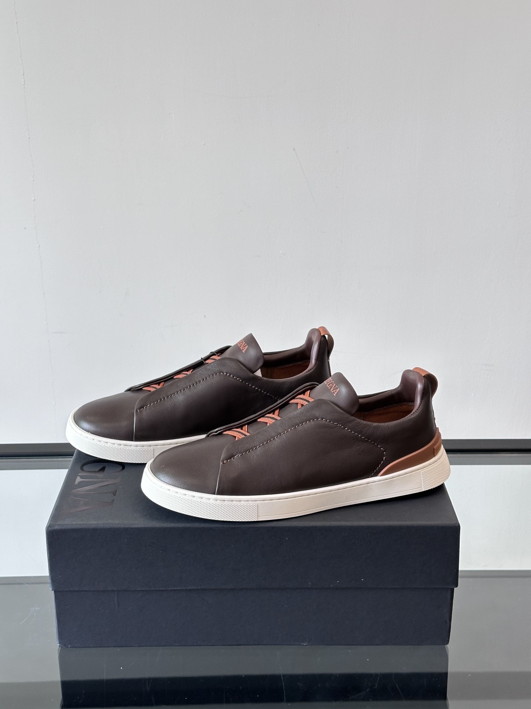 ZEGNA/杰尼亚 新款男士低帮皮革运动鞋，选用进口牛皮打造，丰富的工艺细节，鞋底骆马皮革嵌饰和品牌压纹