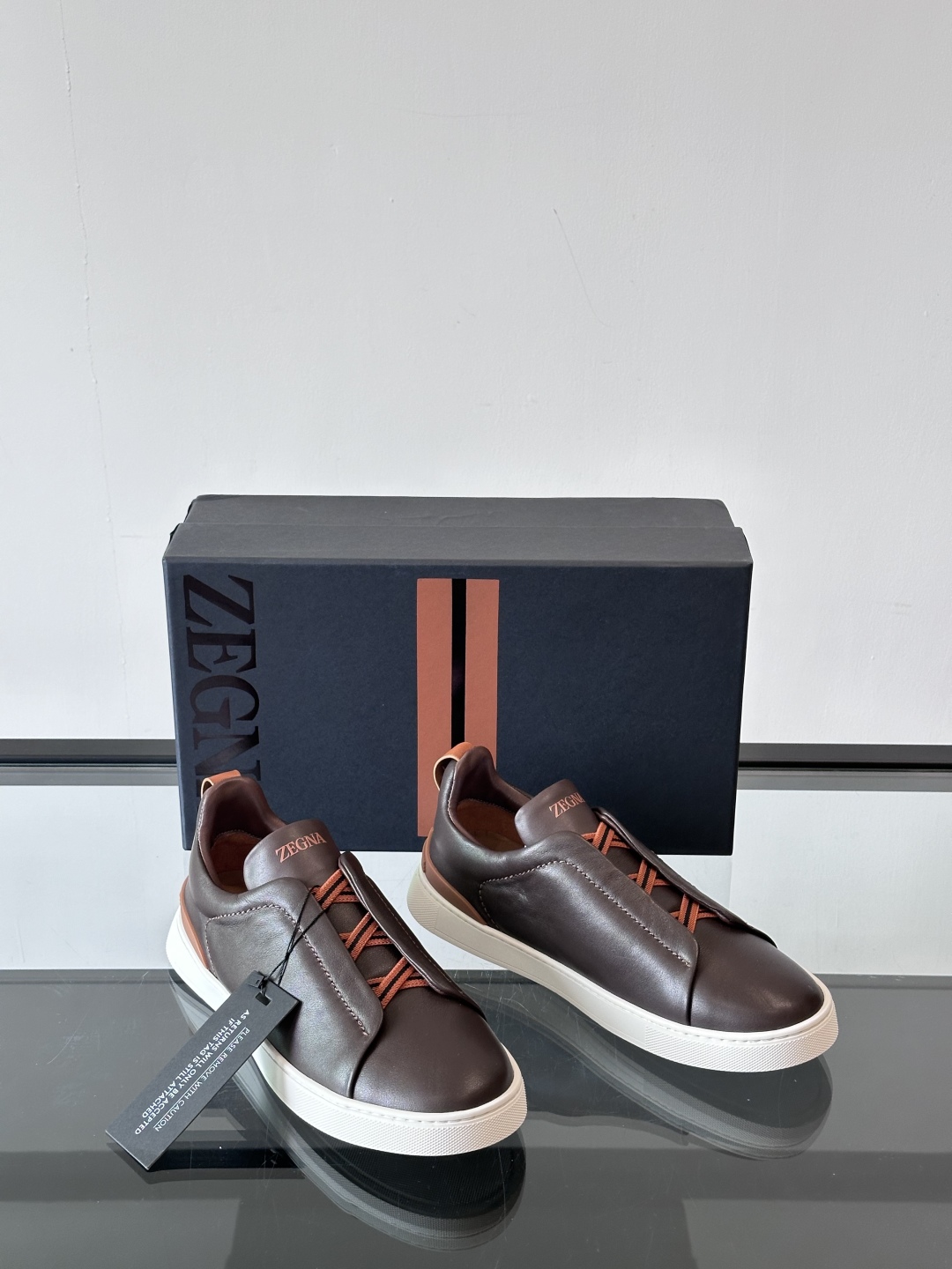 ZEGNA/杰尼亚 新款男士低帮皮革运动鞋，选用进口牛皮打造，丰富的工艺细节，鞋底骆马皮革嵌饰和品牌压纹
