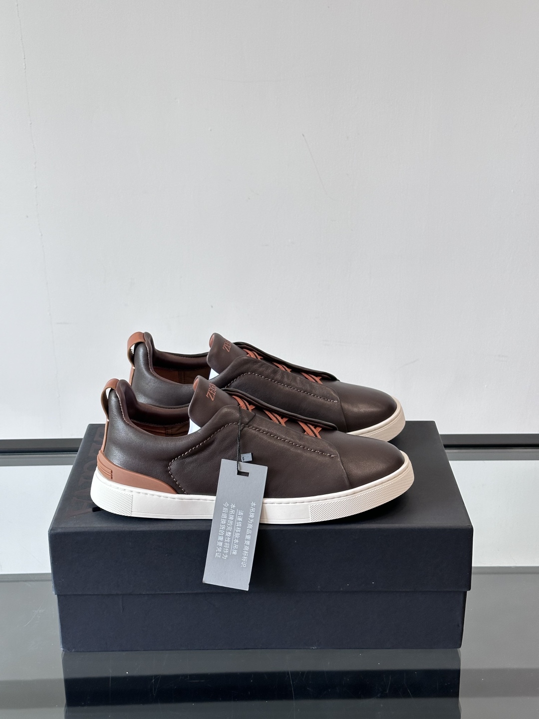 ZEGNA/杰尼亚 新款男士低帮皮革运动鞋，选用进口牛皮打造，丰富的工艺细节，鞋底骆马皮革嵌饰和品牌压纹
