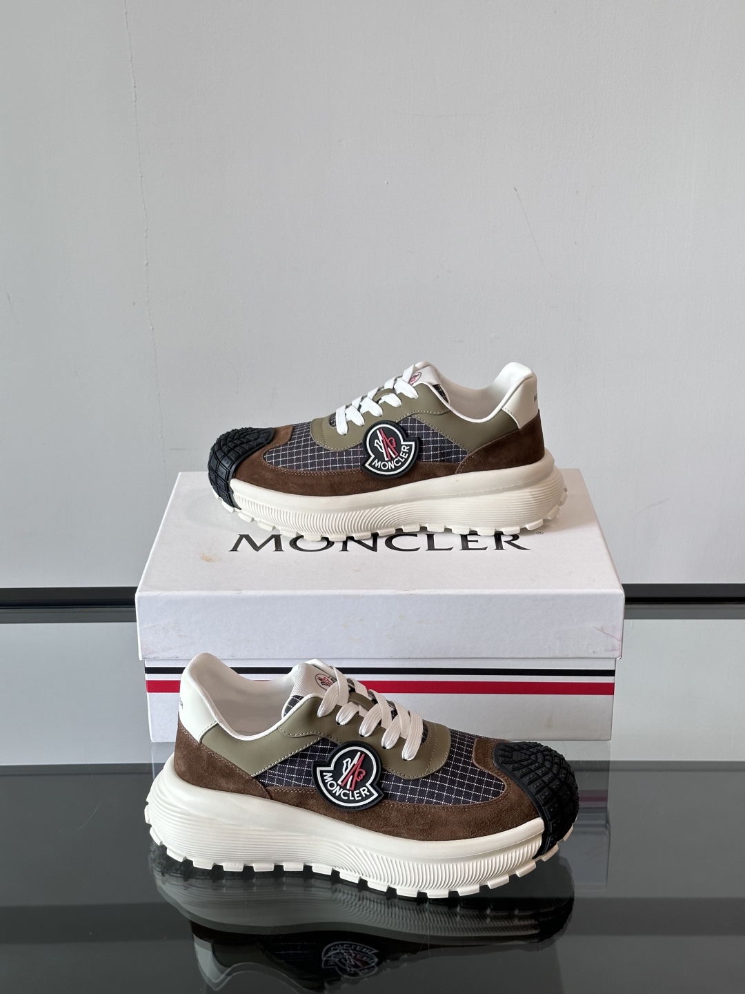 Moncler/盟可睐 Pacey男士运动鞋出货，厚底百搭秋季新款运动鞋！Pacey织物和牛巴革运动鞋是