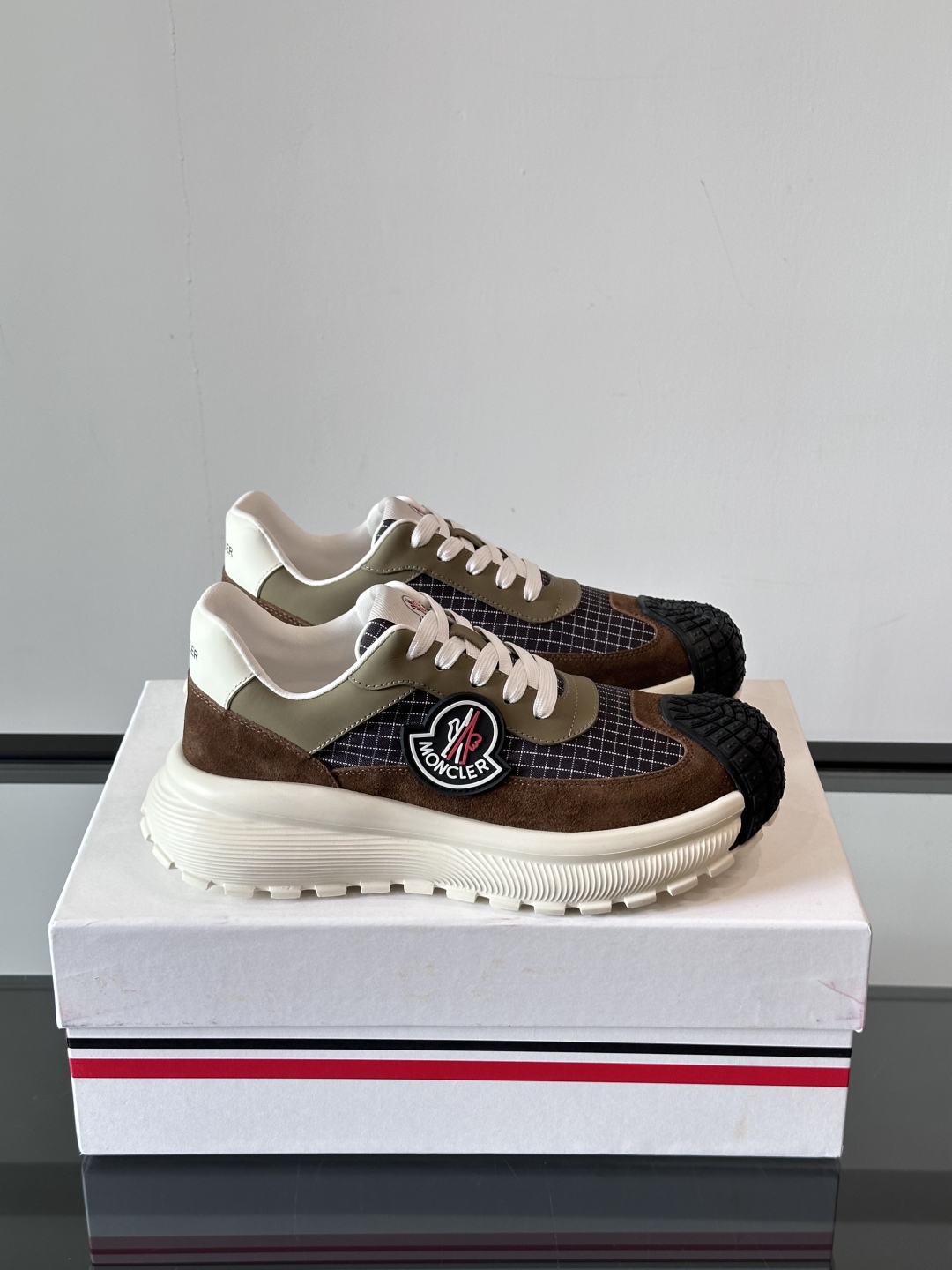 Moncler/盟可睐 Pacey男士运动鞋出货，厚底百搭秋季新款运动鞋！Pacey织物和牛巴革运动鞋是