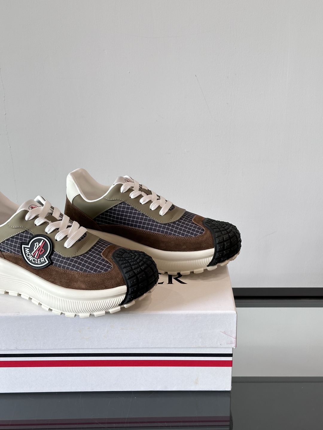 Moncler/盟可睐 Pacey男士运动鞋出货，厚底百搭秋季新款运动鞋！Pacey织物和牛巴革运动鞋是