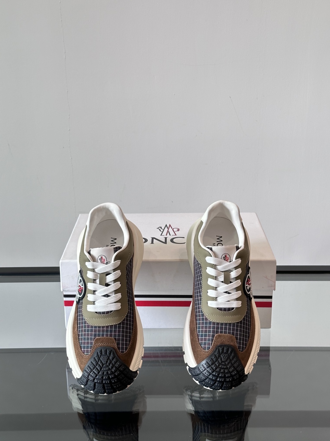 Moncler/盟可睐 Pacey男士运动鞋出货，厚底百搭秋季新款运动鞋！Pacey织物和牛巴革运动鞋是