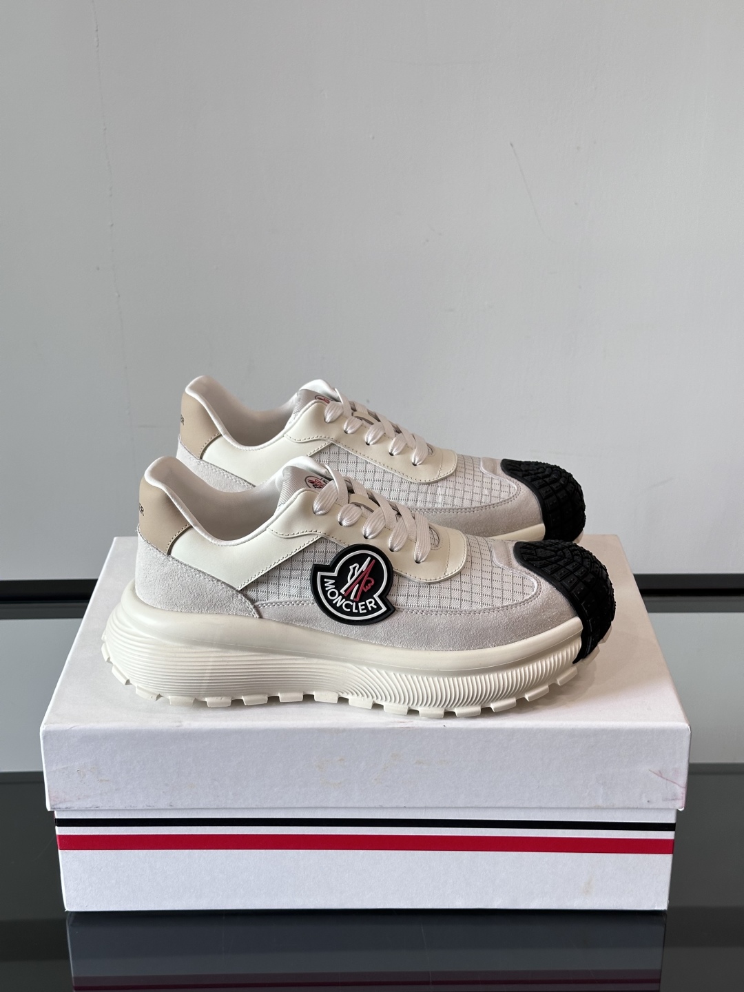 Moncler/盟可睐 Pacey男士运动鞋出货，厚底百搭秋季新款运动鞋！Pacey织物和牛巴革运动鞋是