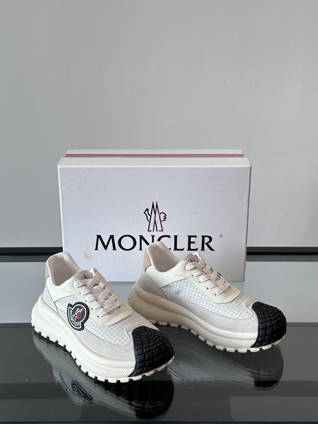 Moncler/盟可睐 Pacey男士运动鞋出货，厚底百搭秋季新款运动鞋！Pacey织物和牛巴革运动鞋是