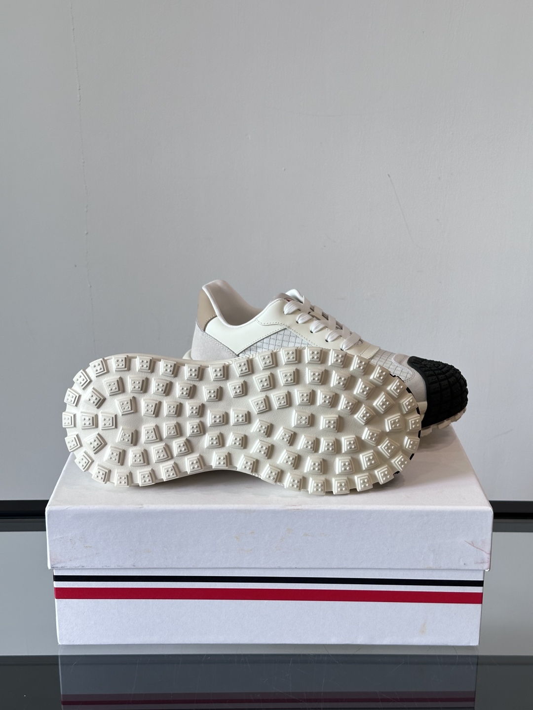 Moncler/盟可睐 Pacey男士运动鞋出货，厚底百搭秋季新款运动鞋！Pacey织物和牛巴革运动鞋是