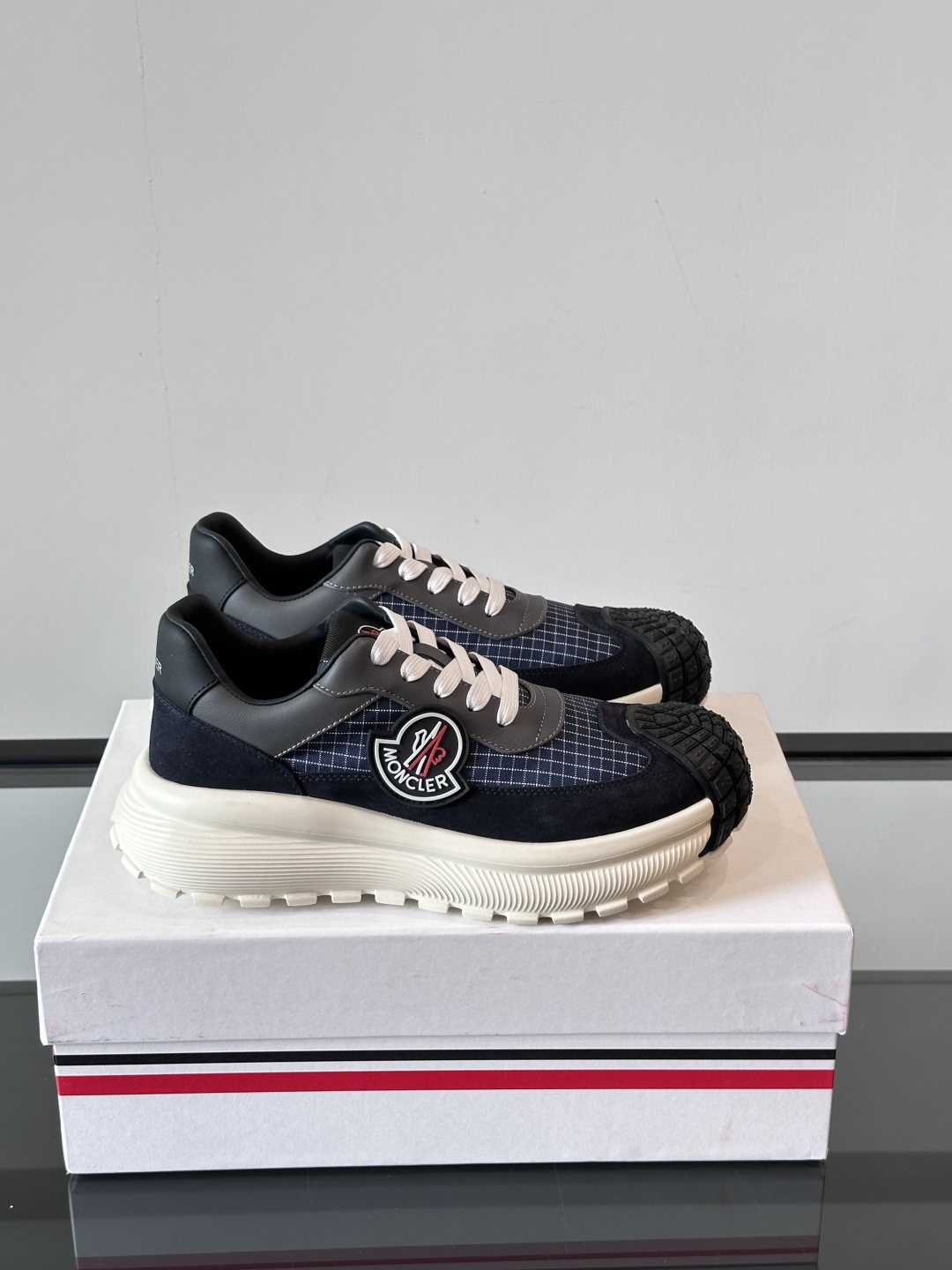 Moncler/盟可睐 Pacey男士运动鞋出货，厚底百搭秋季新款运动鞋！Pacey织物和牛巴革运动鞋是