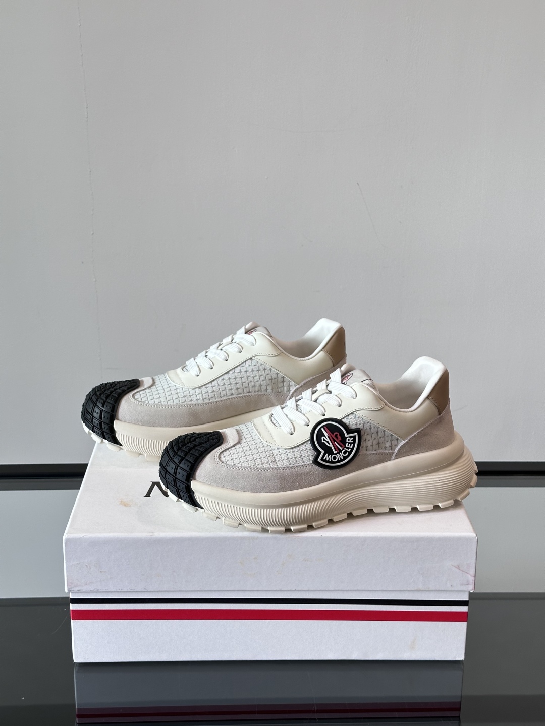 Moncler/盟可睐 Pacey男士运动鞋出货，厚底百搭秋季新款运动鞋！Pacey织物和牛巴革运动鞋是