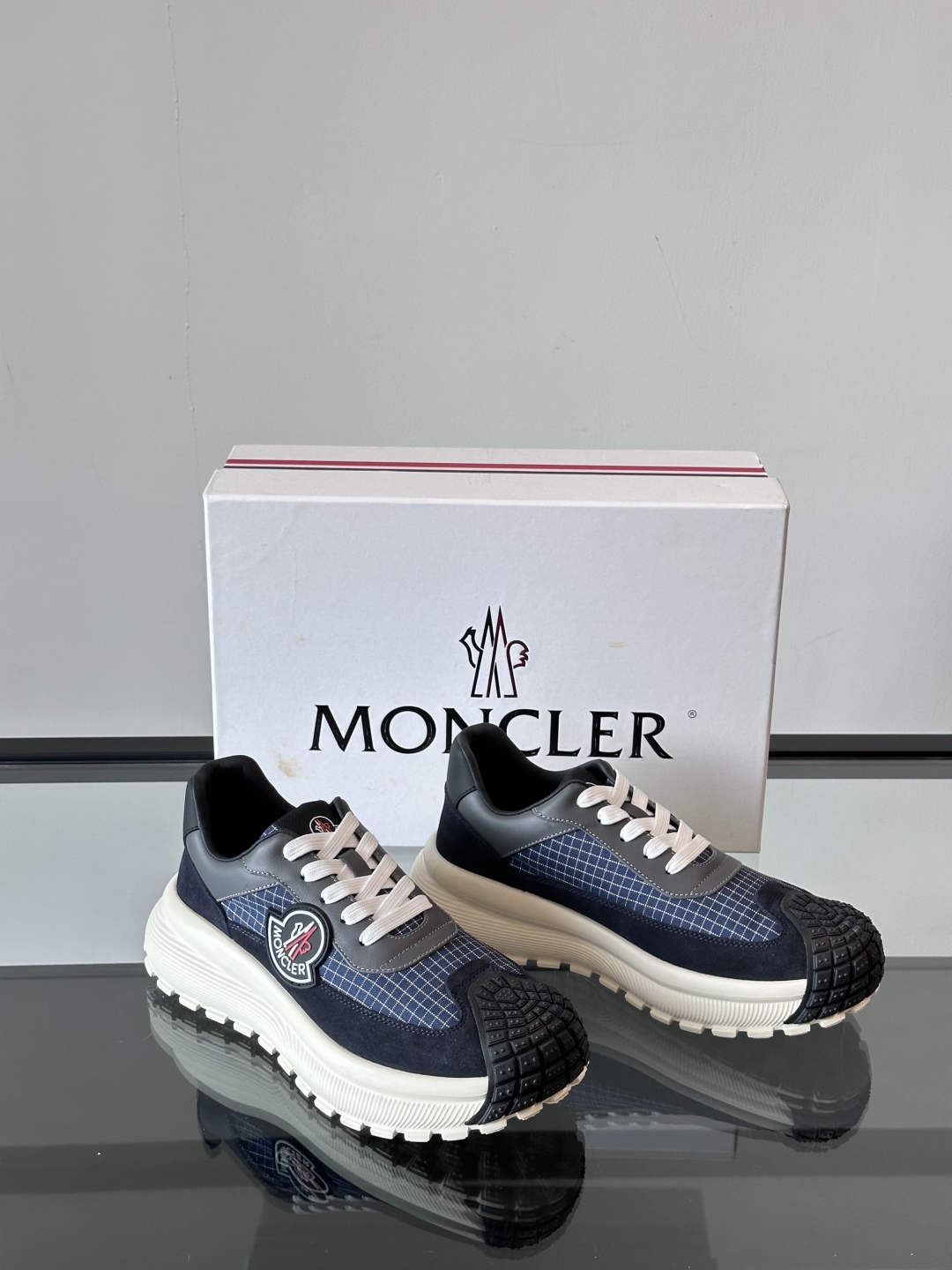Moncler/盟可睐 Pacey男士运动鞋出货，厚底百搭秋季新款运动鞋！Pacey织物和牛巴革运动鞋是