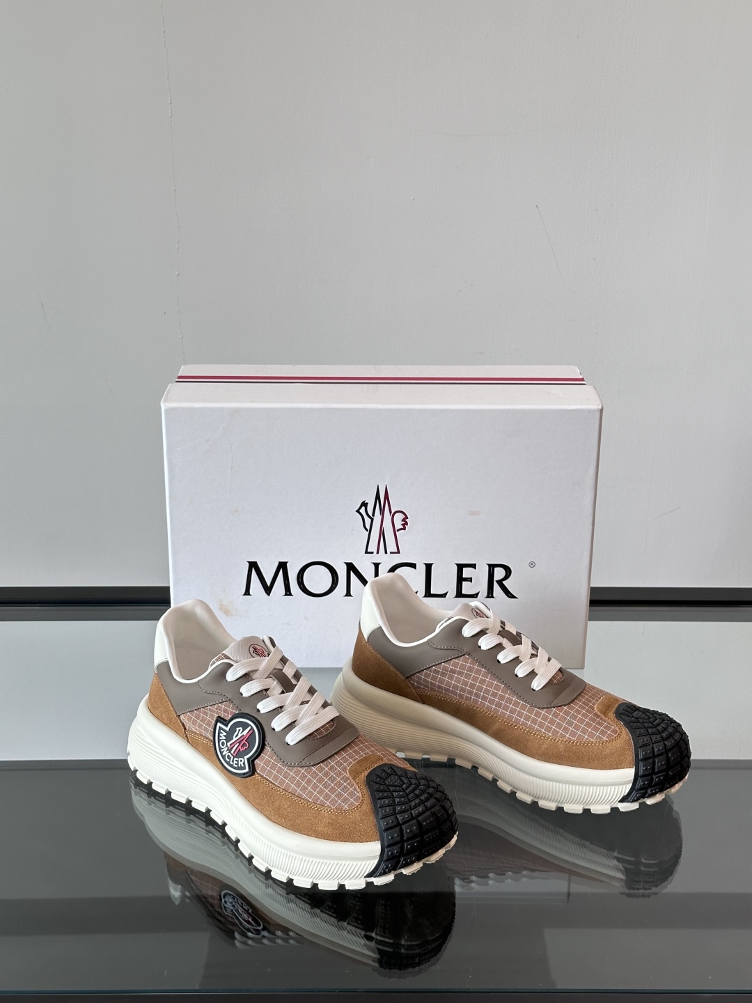 Moncler/盟可睐 Pacey男士运动鞋出货，厚底百搭秋季新款运动鞋！Pacey织物和牛巴革运动鞋是