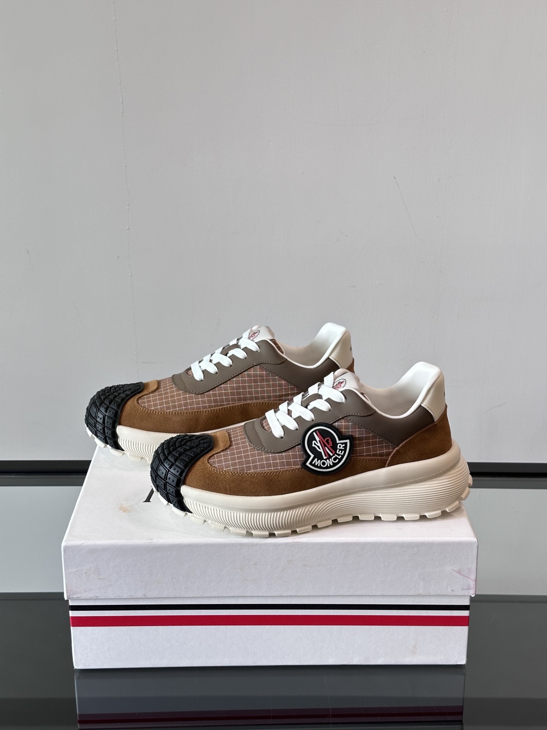 Moncler/盟可睐 Pacey男士运动鞋出货，厚底百搭秋季新款运动鞋！Pacey织物和牛巴革运动鞋是