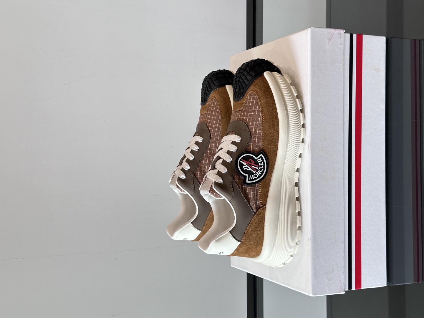 Moncler/盟可睐 Pacey男士运动鞋出货，厚底百搭秋季新款运动鞋！Pacey织物和牛巴革运动鞋是