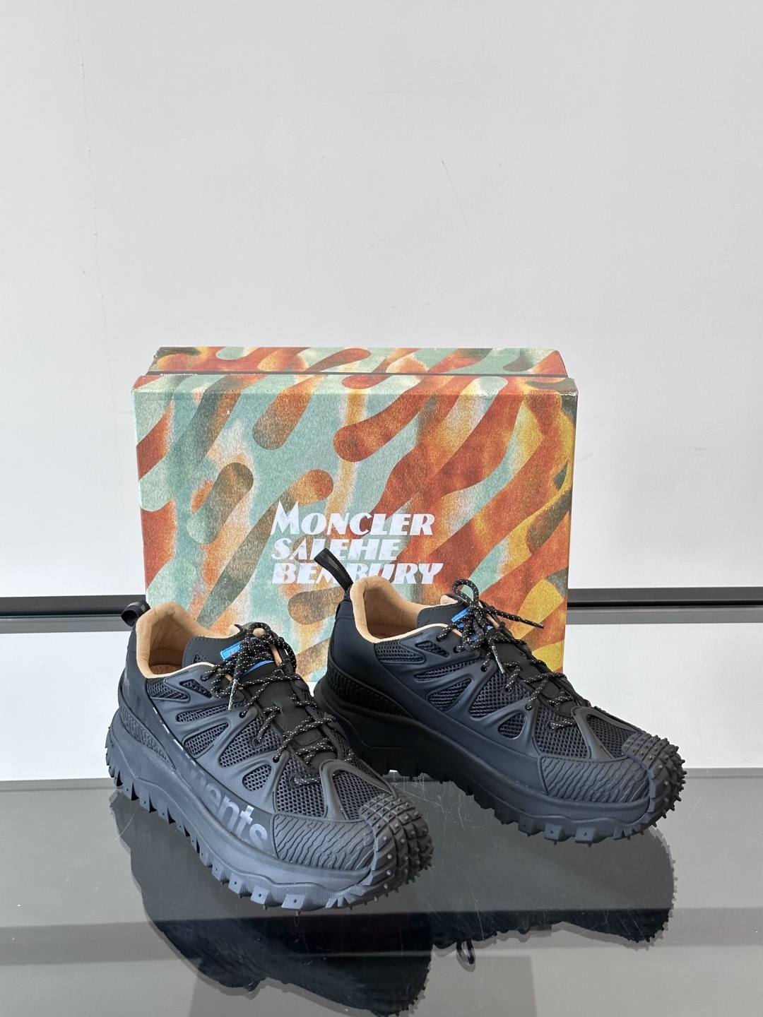 MONCLER✖️SALEHEBEMBURYTrailgriP Amoeba,这双运动鞋,宛如时尚与活力