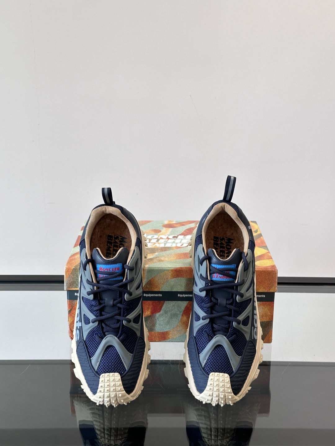 MONCLER✖️SALEHEBEMBURYTrailgriP Amoeba,这双运动鞋,宛如时尚与活力